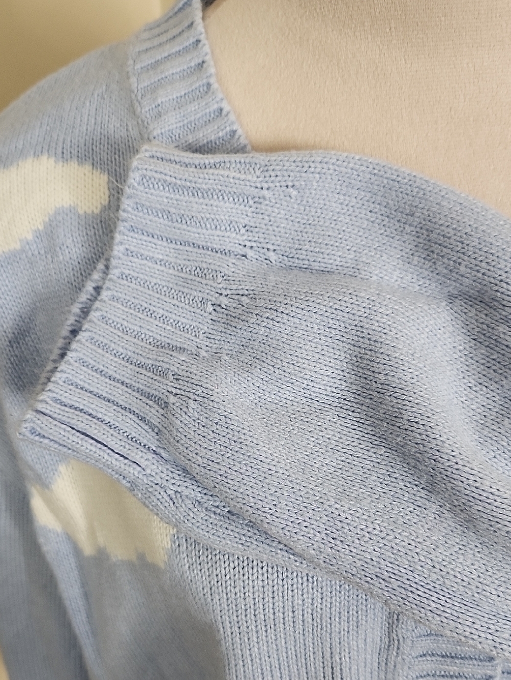 Cropped Cloud Pattern V-Neck Cardigan Light Blue, L - Picture 6 of 10